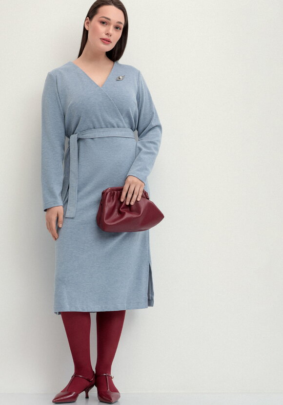 Платье трикотажное с поясом