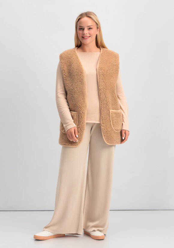 Меховой жилет из верблюжьей шерсти