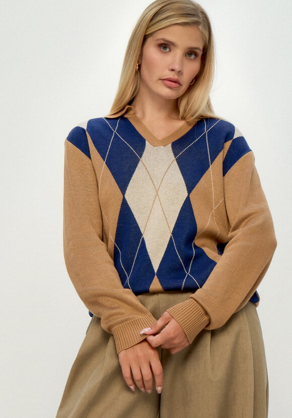Джемпер с воротом-поло и ромбовидным узором