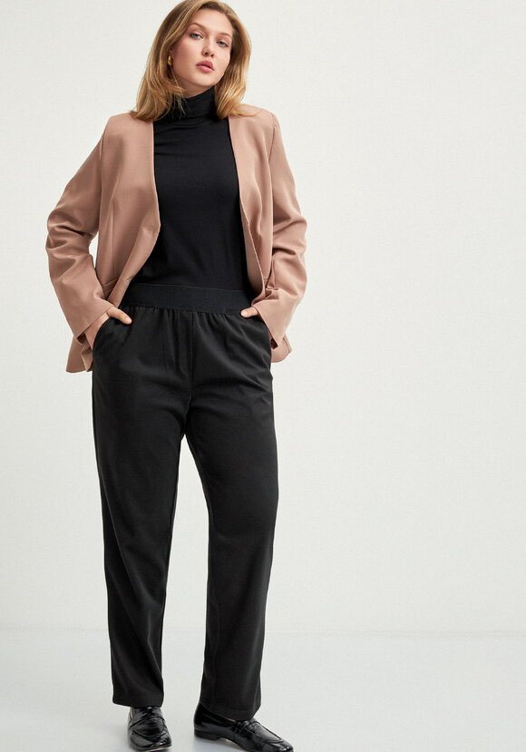 Брюки прямые из экозамши на резинке