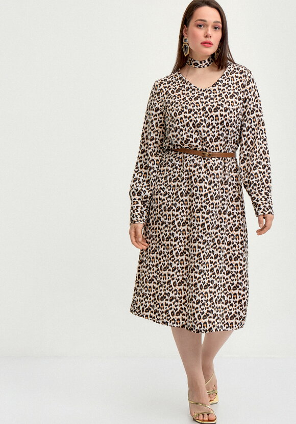 Платье миди с анималистичным принтом