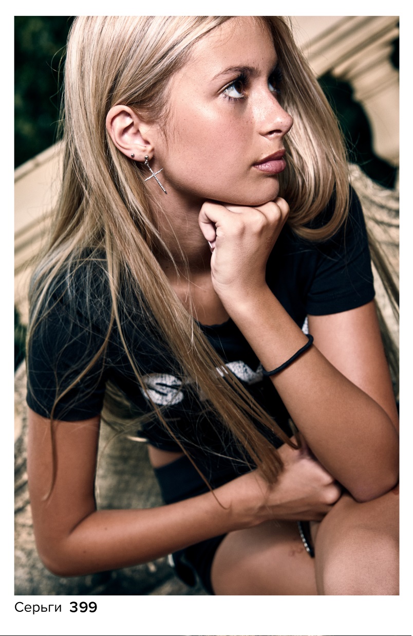 Серьги-гвоздики с крестами и стразами