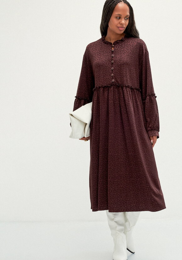 Платье свободного кроя с кокеткой