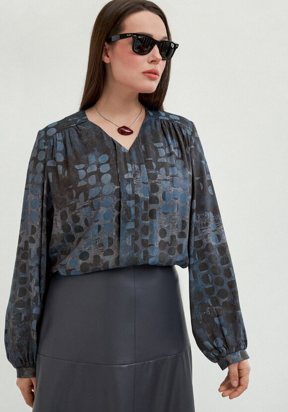 Блуза свободного кроя 