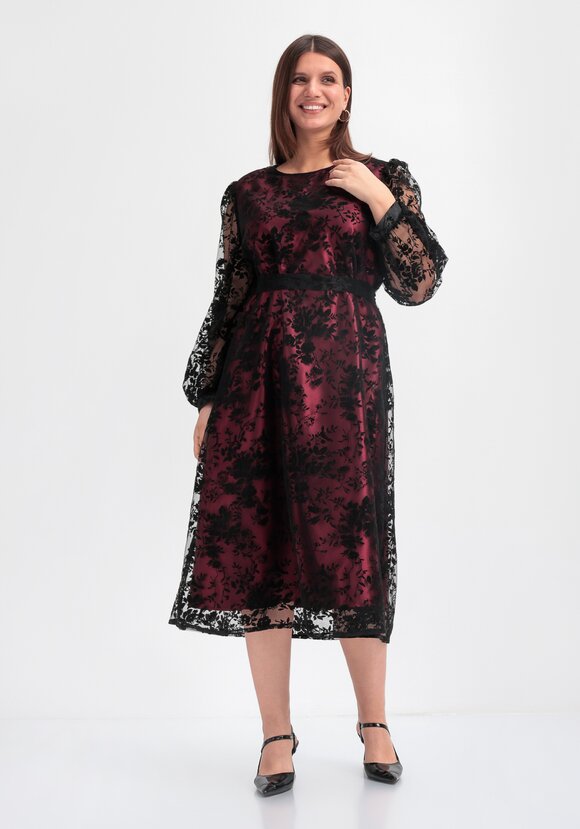 Платье из бархата свободного кроя