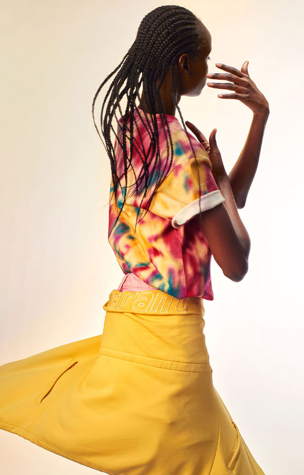 В центре внимания: топы и футболки для любого случая