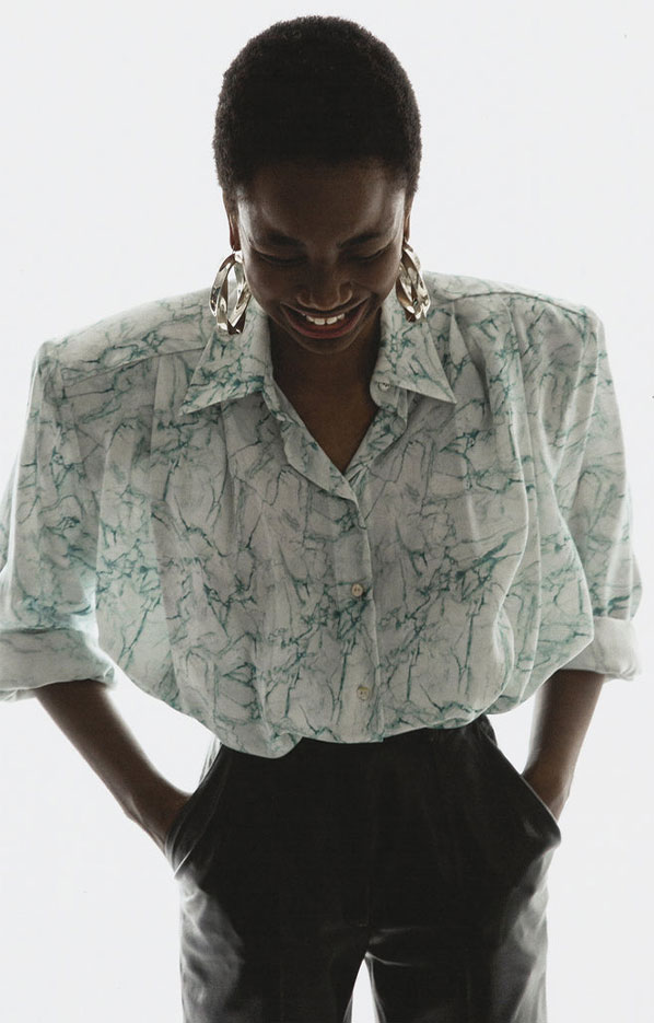 В центре внимания: топы и футболки для любого случая