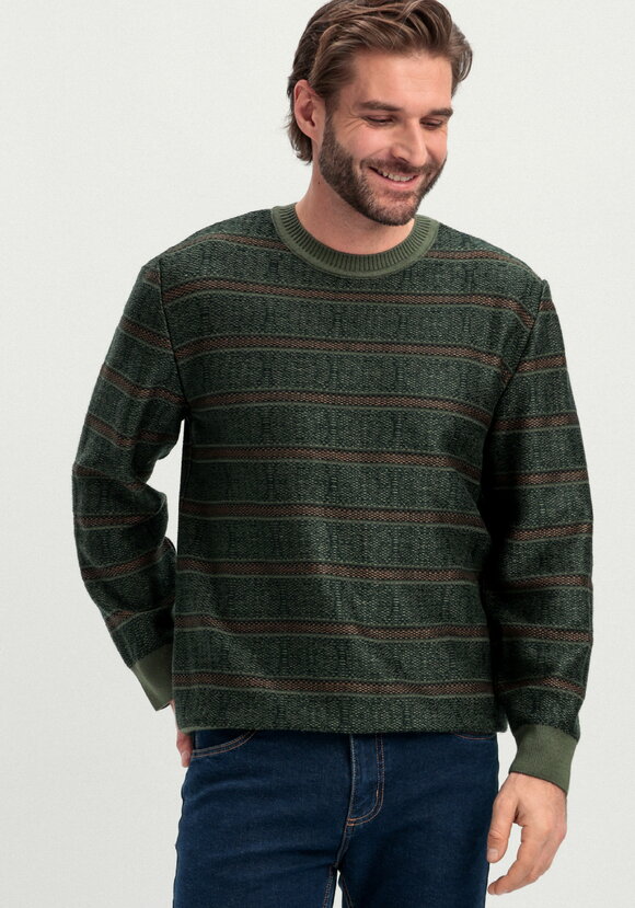 Джемпер в полоску с контрастными манжетами