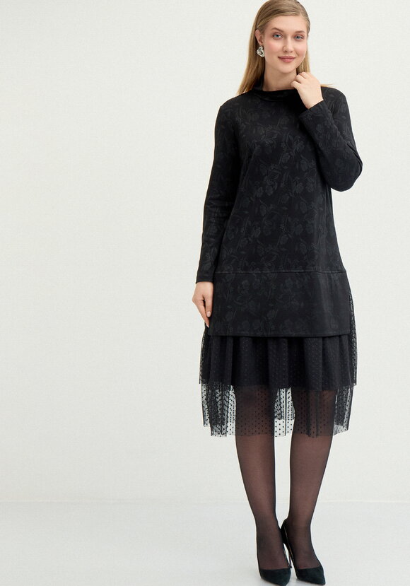 Платье с ярусами из сeтки