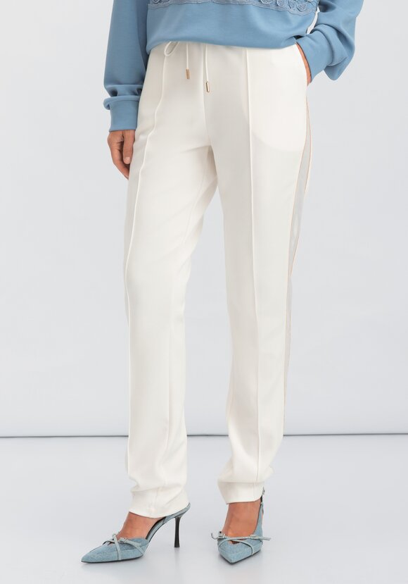 Брюки на резинке с лампасами и стрелками