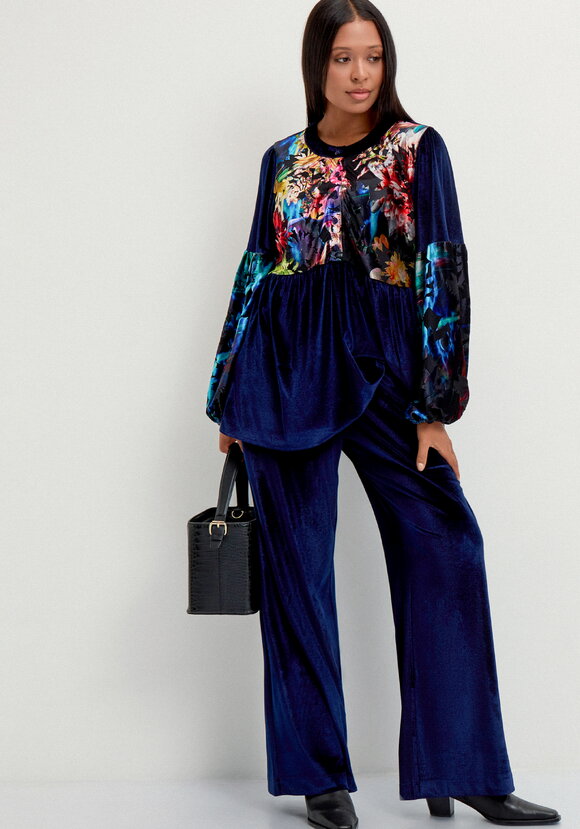 Брюки из велюра на резинке по поясу