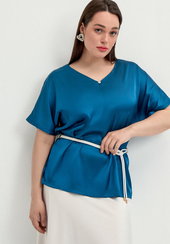 Блуза шелковая с V-образным вырезом