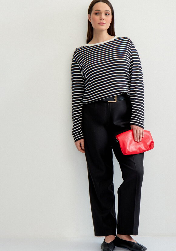 Лонгслив с рисунком в полоску