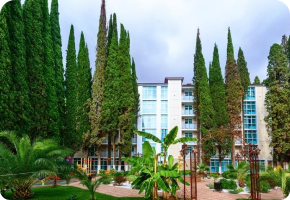 Челюскинцев 3*