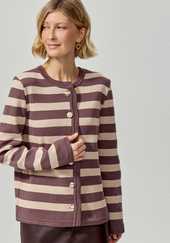 Пиджак в горизонтальную полоску на пуговицах