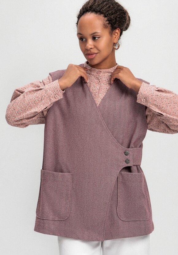 Жилет на запах свободного кроя